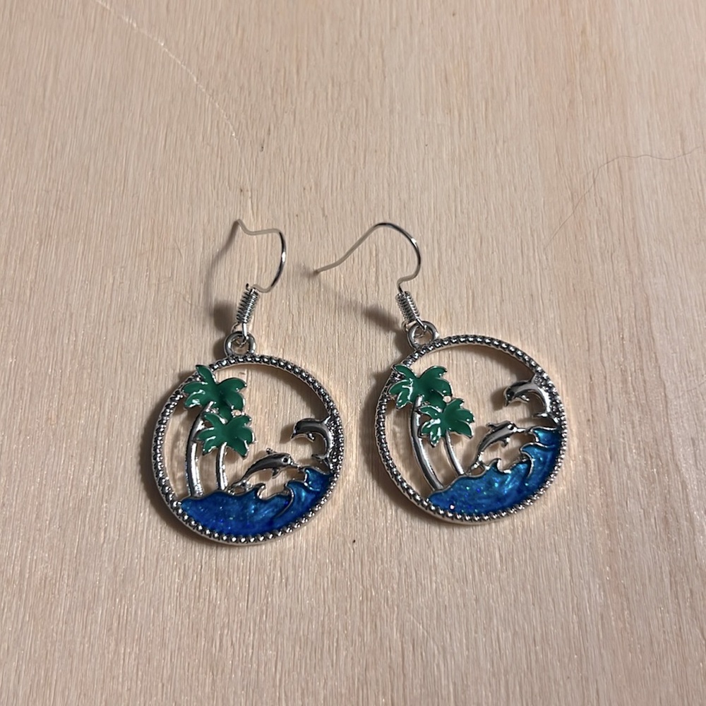 🔴 CLEARANCE NWT 🐬 HYPOALLERGENIC ECO-FRIENDLY ZINC ALLOY DOLPHIN BEACH EARRINGS - Picture 8 of 9